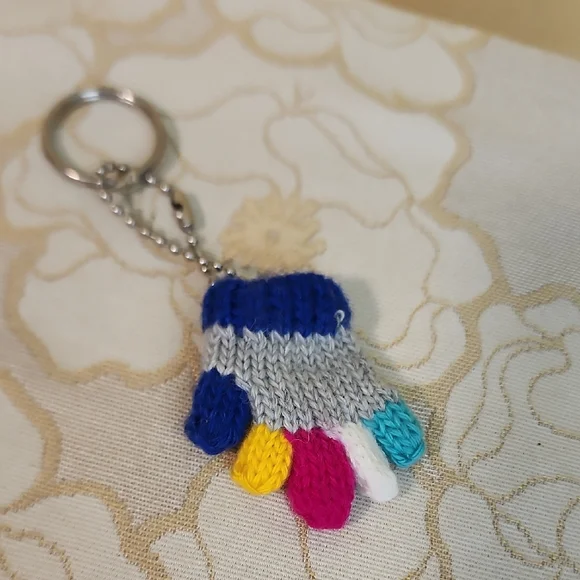 Colorful Knit Glove Keychain - Picture 3 of 4